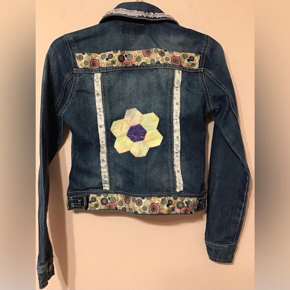 So girls jean jacket size small - Picture 5 of 5